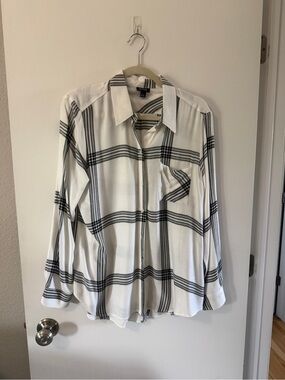 Lightweight White and Black Plaid Women's Shirt